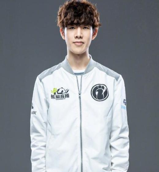 经理笔记：本赛季IG战队共使用46位不用的英雄，与WBG并列第一