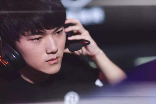 WBG官博发文祝贺Crisp联赛登场八周年：长松入霄汉，远望不盈尺